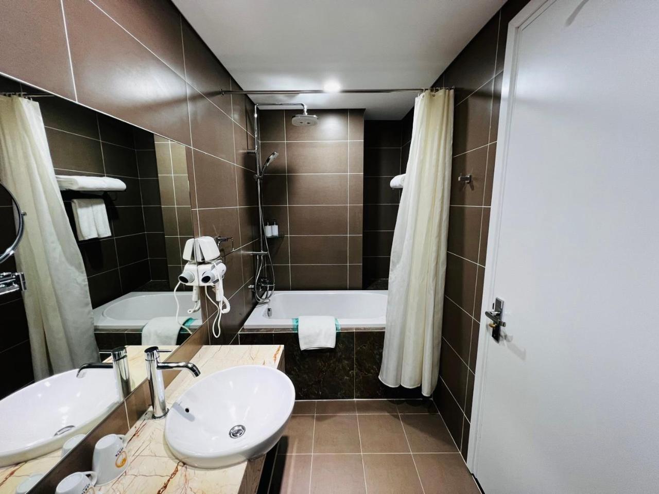 Nesta Grand Hao Nam Apartment Ханой Екстериор снимка